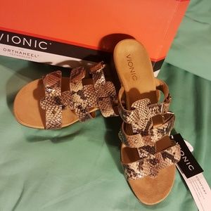 Vionic Sandals Sz 9 NWT